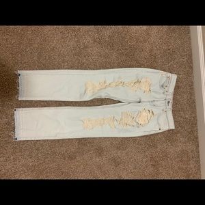 Levi’s super cute ripped jeans